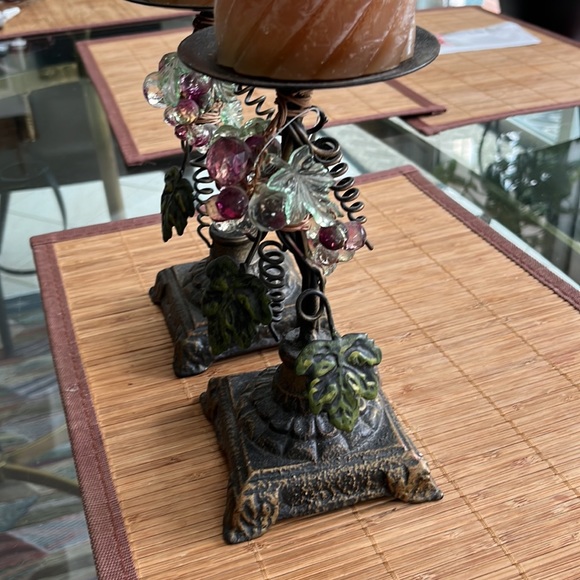 Two candle sticks with grapevine theme - Picture 3 of 6